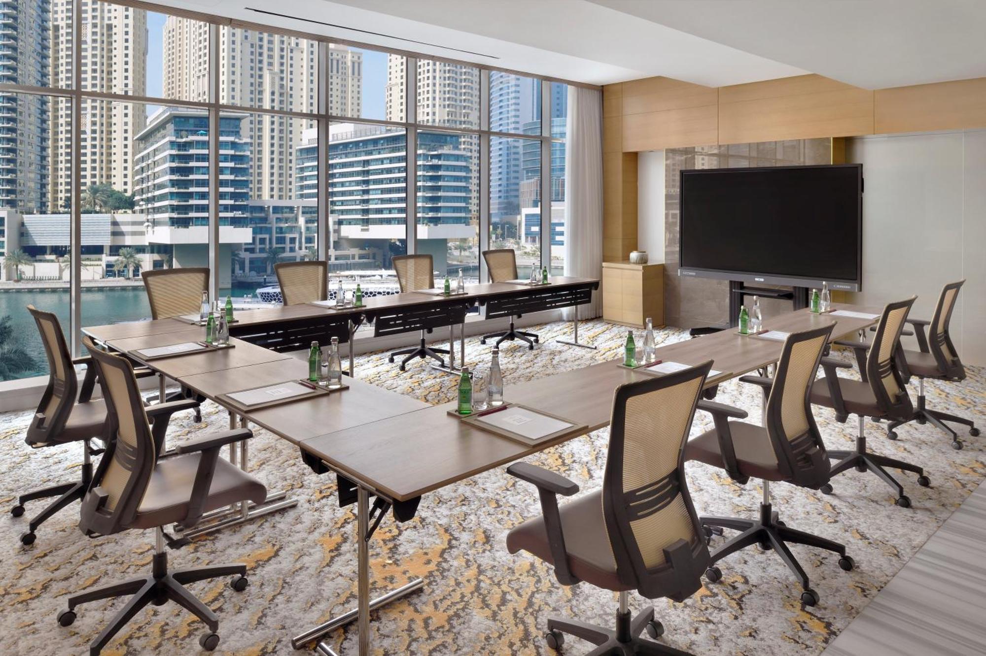 Готель Crowne Plaza Marina By Ihg